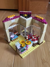 LEGO Friends Downtown Bakery 41006 100% Complete Minifigs & Manual Included