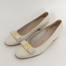 Salvatore Ferragamo Shoes Ivory Vara Bow Low Heel Pumps Italy Women's Size 9 AA