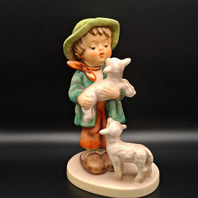 Goebel Keramik Figur  - Junge mit Lämmern - Schäferbub - 1986 - 64 - H5