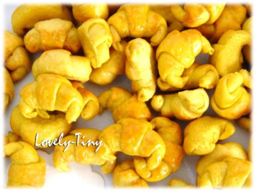 100 pcs.Wholesale Dollhouse miniature Croissant 1.2 cm. - Picture 4 of 6