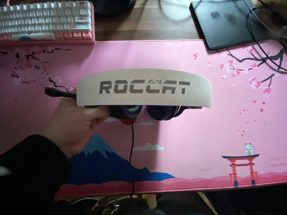 ROCCAT Khan Pro - Hi-Res Esports Gaming Headset, Weis. - Bild 3 von 4