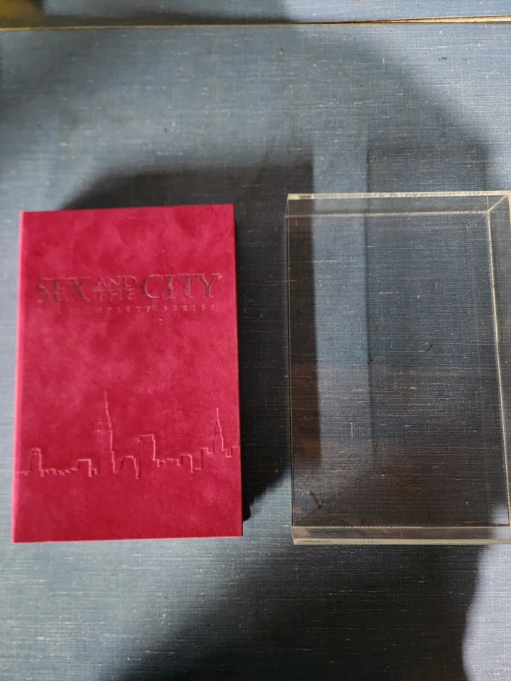 SEX AND THE CITY Complete Series DVD Box Set in Pink Velvet Case - Image 2 of 4