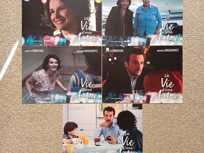 LA    VIE    D ' UNE    AUTRE              lobby card set    NL.