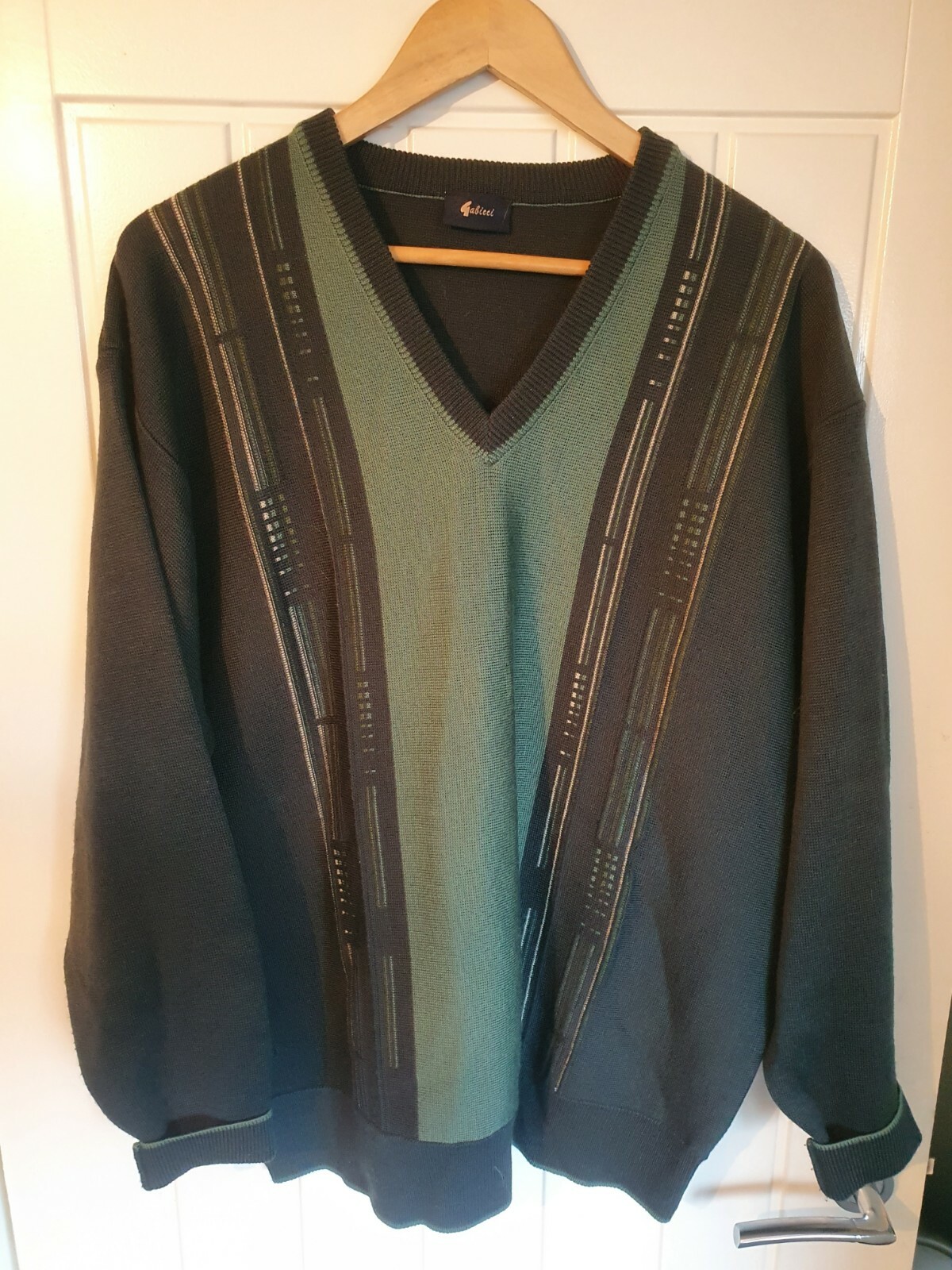 GABICCI VINTAGE MENS V NECK JUMPER 