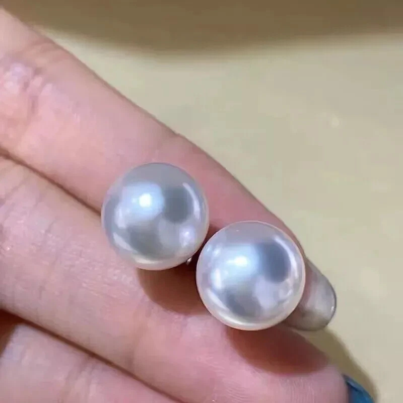 Preciosos aretes de perlas redondas blancas del Mar del Sur AAAAA de 10-11 mm en platino de 14 k Foto 3 de 4