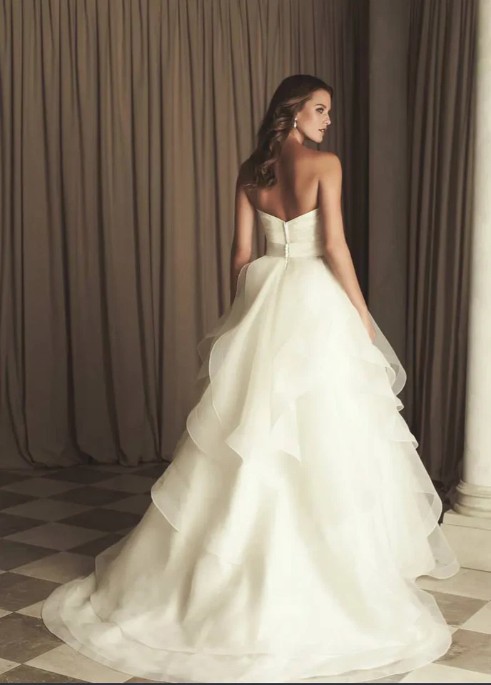 Paloma Blanca Wedding Gown A-Line Silhouette White Size 0 - Image 4 of 4