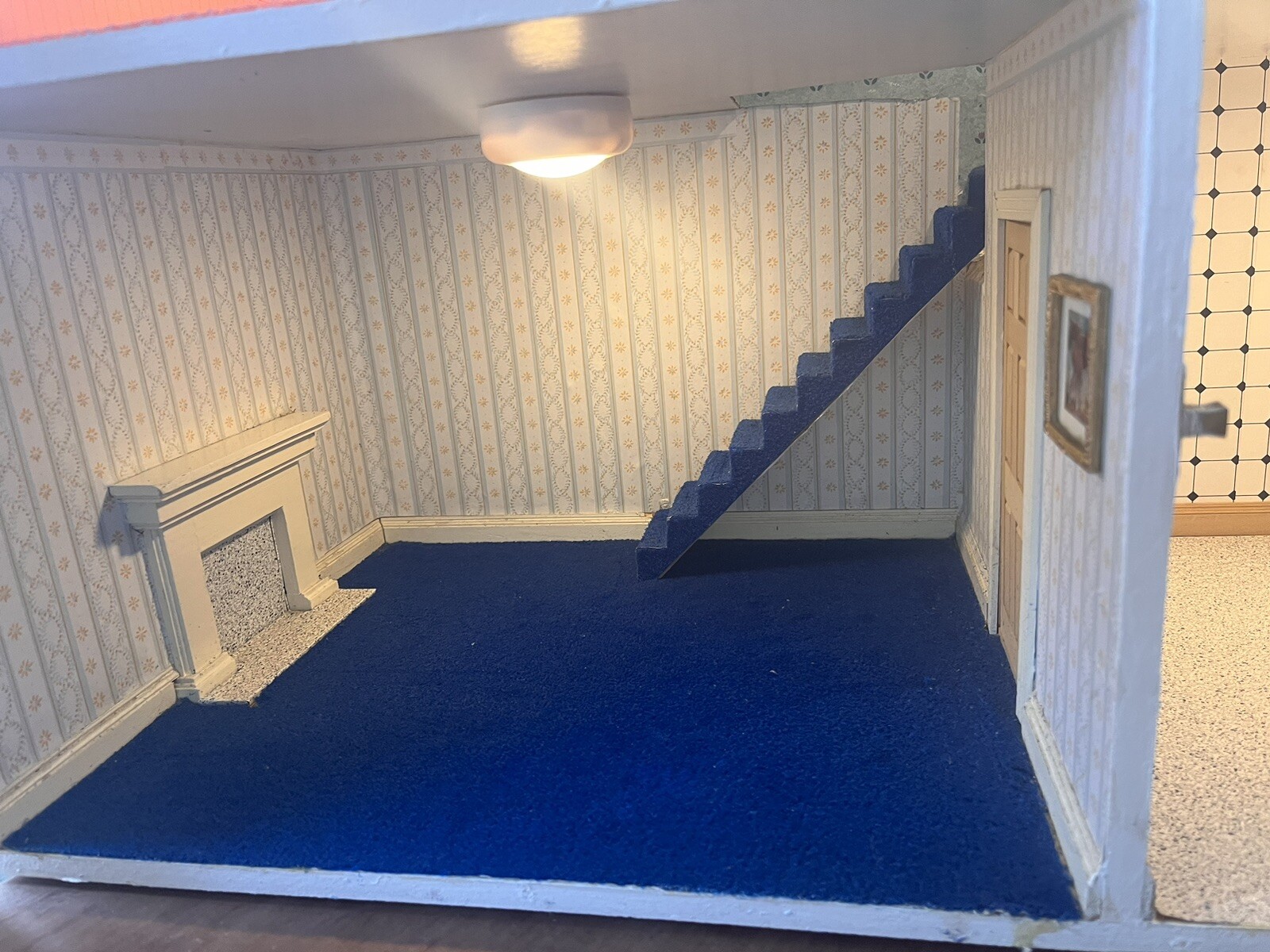 Dolls House Wooden Traditional Remote Control Battery Lights 1/12th