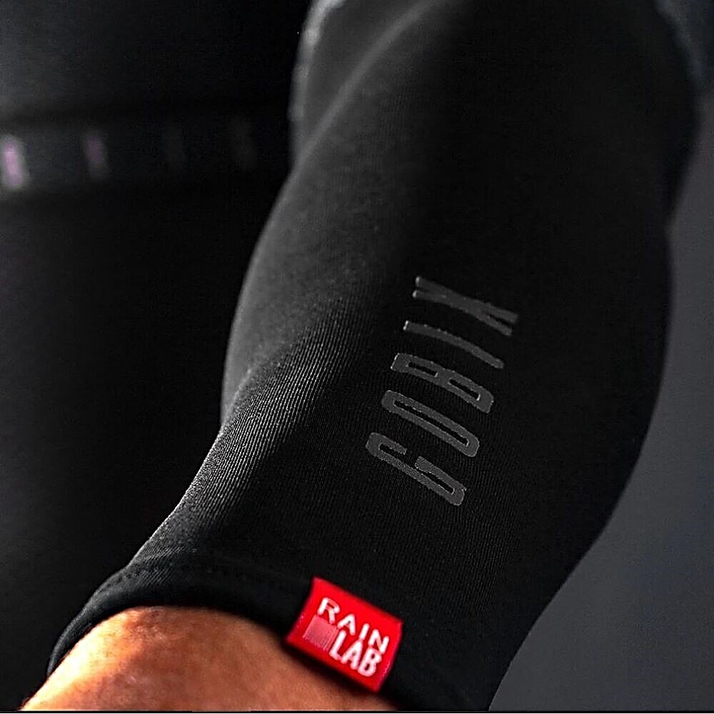 Manchettes GOBIK Thermique Rain Lab noires pour cyclisme sur route
