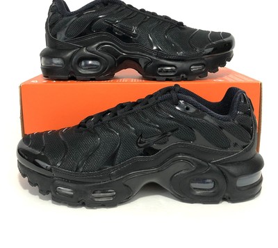 air max plus gs triple black