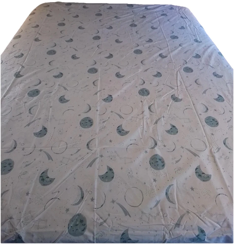 Company Kids Cielo Nocturno Sábana Ajustable y Plana Azul Blanco Lunas Estrellas Constelación Foto 2 de 4