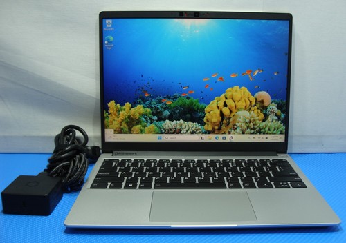 Framework Laptop 13 2560 x 1504 AMD Ryzen 7 7840U 3,3GHz 32GB 1TB 99% Akku