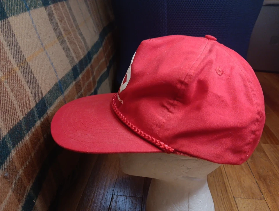 Gorra de trébol de diamante de colección con correa Gas Oil Chemicals Petroleum Co de colección Foto 3 de 4