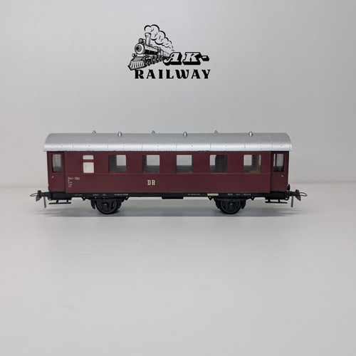 PIKO 8806 PERSONENWAGEN BI 33 ROT AC H0 | Zustand: Gebraucht