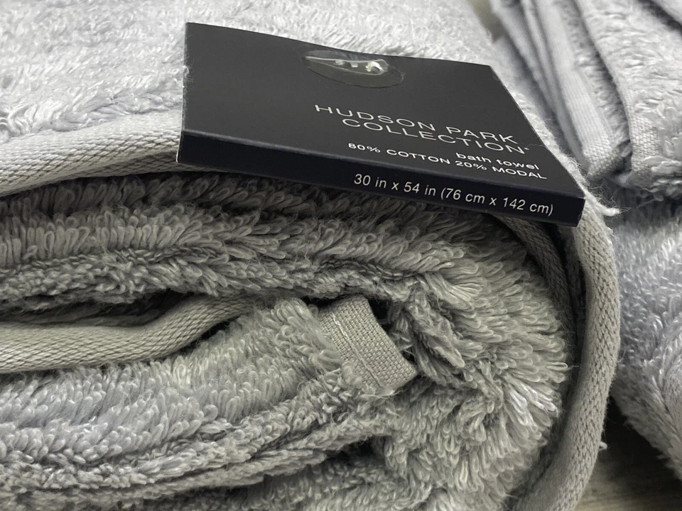 "Juego de 2 toallas de baño acanaladas gris susurro suave al tacto 30x56"" Hudson Park" Foto 4 de 4