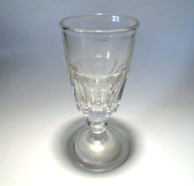 Antiker viktorianischer geformter Glas-Rummer, 6''/15,2 cm, basale Facetten & ringförmiger Knauf