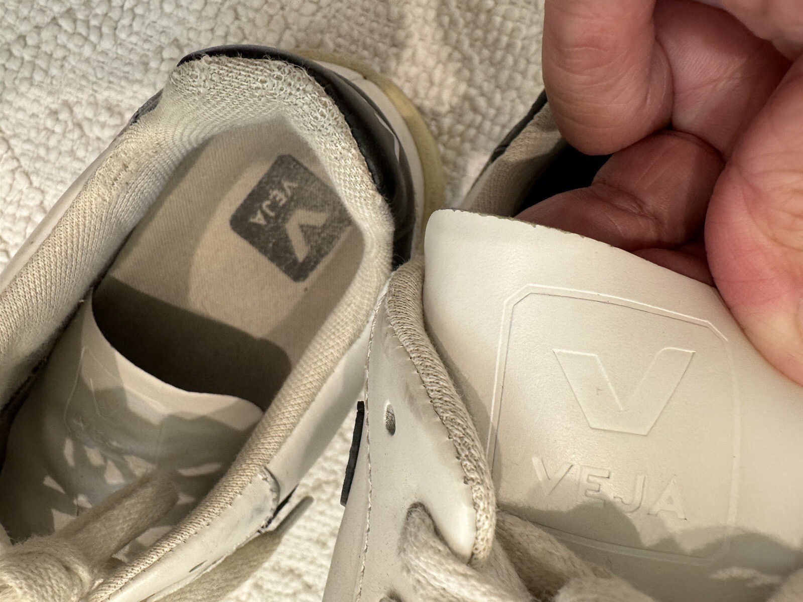 VEJA V LOGO WHITE LEATHER COMFY WALK SNEAKER SHOES 38 Gem