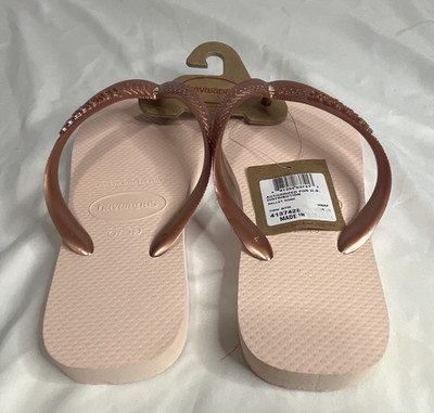Havaianas Women s Pink/Rose Gold Flip Flop Sandals US 7/8 rubber  Slip-On Logo