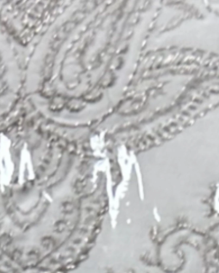 Nicole Miller 灰色和白色棉带刺绣女王棉被套装 92 英寸 x 96 英寸 — 第 2/4 张图片