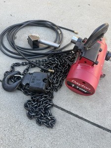 Dayton 1 Ton Pneumatic Chain Lift. Complete Set Up. 29xl88 2000 lb Capacity.