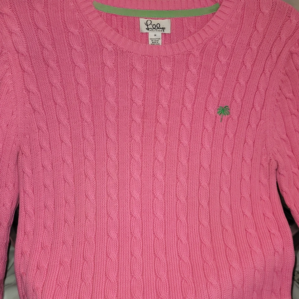 Suéter tejido con cable rosa Lilly Pulitzer mediano logotipo de palmera algodón cuello redondo Foto 3 de 4