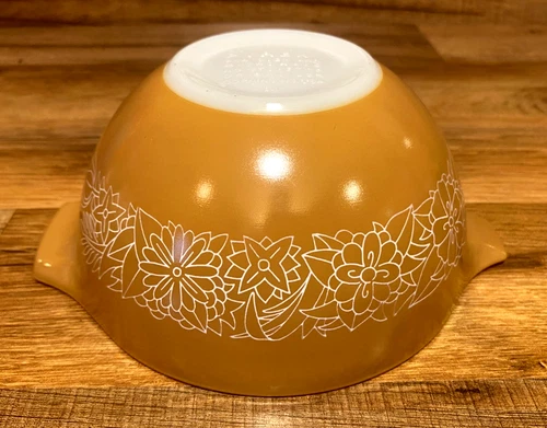 Pyrex Woodland Cinderella Mixing Bowl #441 Tan/White Flowers 750 ml 1 1/2 pint