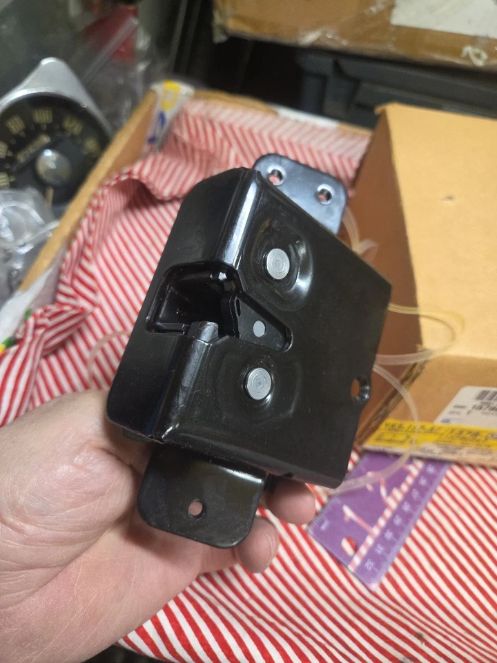 Actuador de bloqueo de puerta escotilla maletero puerta trasero Chevy Tahoe GMC Yukon 2007-2014 nos Foto 4 de 4