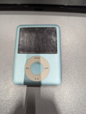 【美品】iPod nano A1236 第3世代 アップル　8GB Apple iPod nano 3rd Generation A1236 8 GB - Silver - Smashed