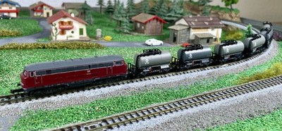 Minitrix 11030 N DB Diesellok BR 216 001-8 Zugset mit 6 VTG Kesselwagen Z 2 ()
