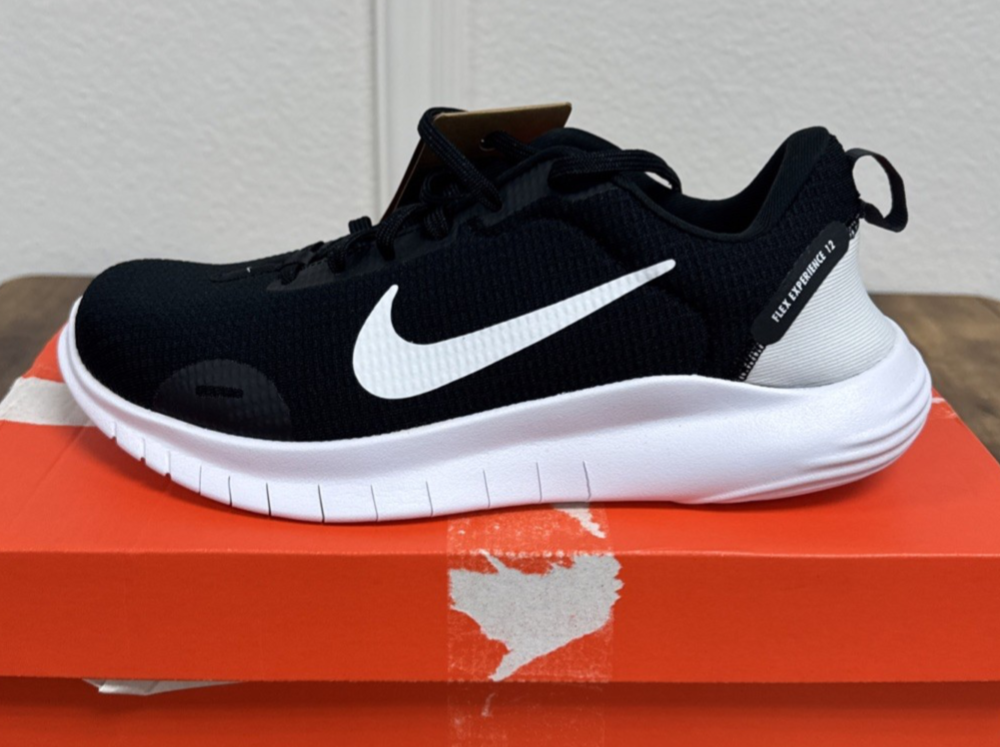 Nike Flex Experience Run 12 Extra Wide Men's 7.5 Black/White
