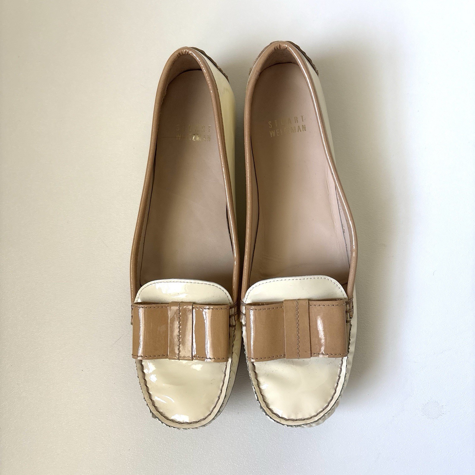 SAOLA MOCASSINI STUART Weitzman crema cammello patend pelle fiocco suola gomma