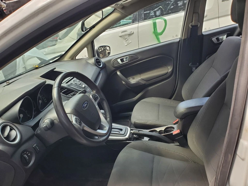 Used Left Headlight Assembly fits: 2016 Ford Fiesta chrome trim Left Grade A - Изображение 4 из 4