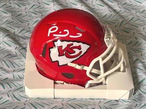 Patrick Mahomes autographed Kansas City Chiefs Mini Helmet BECKETT BAS Witnessed