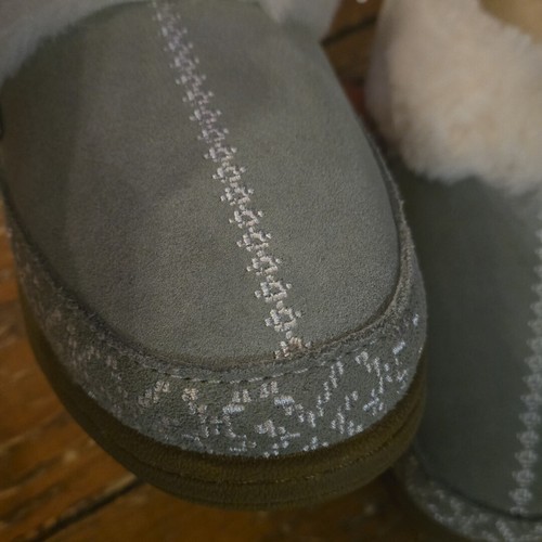 NWT - ACORN - Women's Moc Slipper with Faux Fur - Size 5-6 - Picture 5 of 6