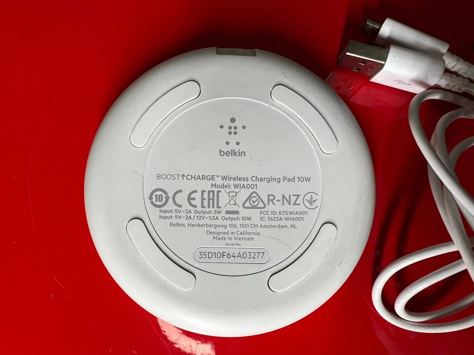 Cargador de almohadilla de carga universal inalámbrico Belkin WIA001 blanco 10W Foto 3 de 3