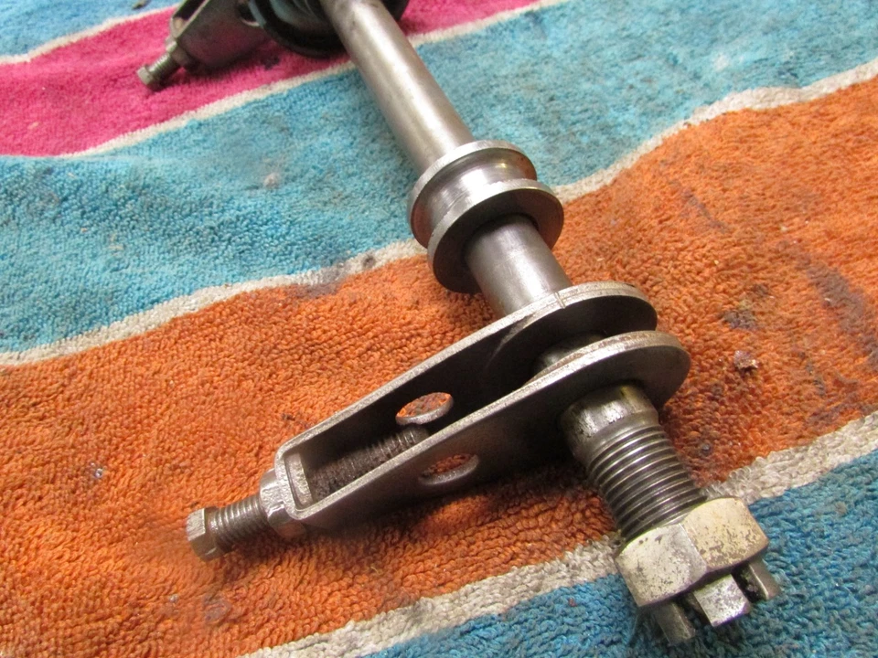 Yamaha RT1 360 1970 conjunto completo de eje trasero y ajustadores Foto 3 de 4