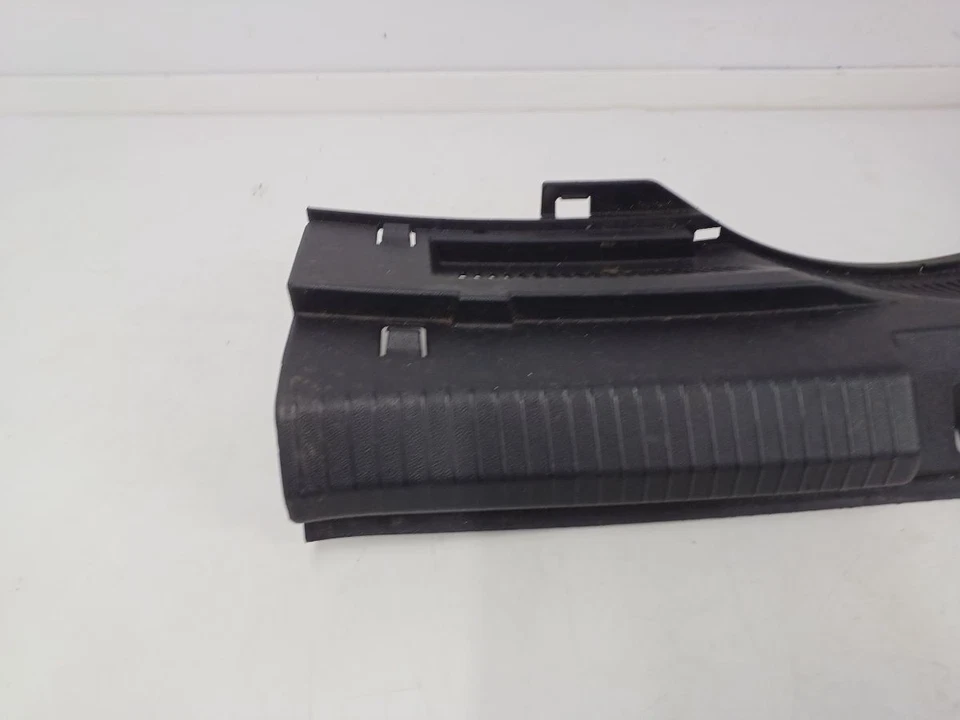 Volkswagen Polo 1.0 2019 arranque gasolina puerta trasera bloqueo cubierta moldura 2G6863459D Foto 2 de 4