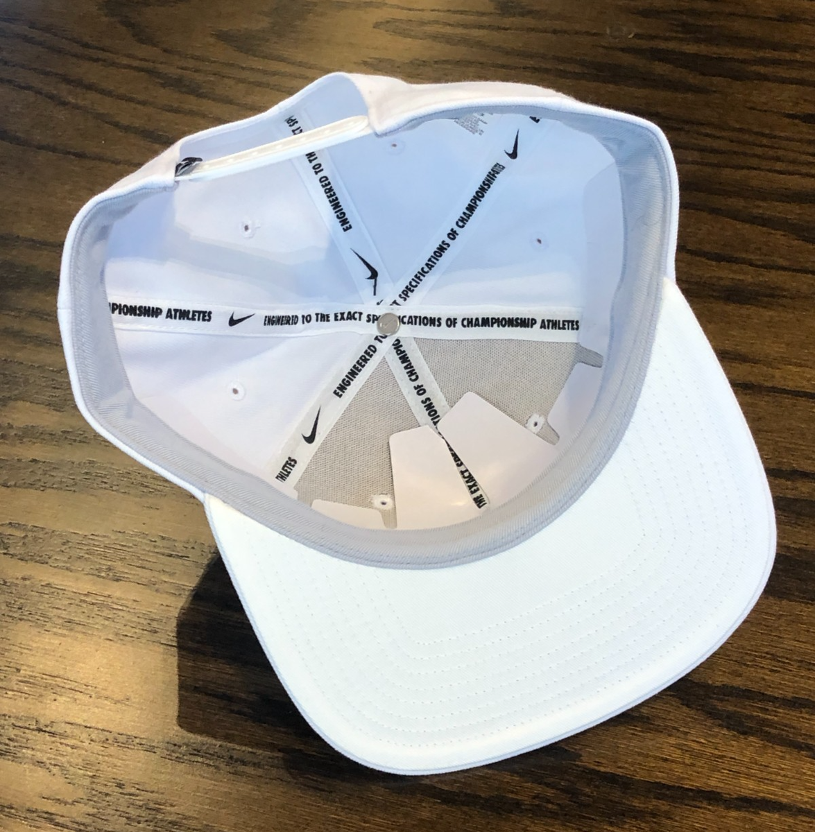 Nike Club Pro Cap Strapback Cap Hat Size M/L Adult White WITH TAGS
