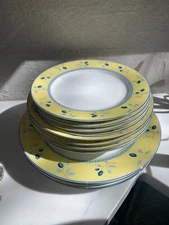 Royal Doulton Blueberry  - 12 Piece Dinnerware Set