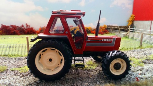 REPLICAGRI 1:32 SCALE FIAT 110-90 DT TRACTOR - Picture 4 of 7