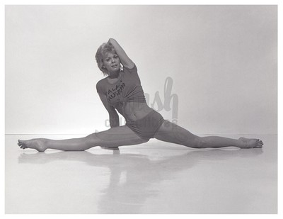 Sexy Actress Victoria Wells Doing Split 8x11 inch Photo [221116-5] | eBay