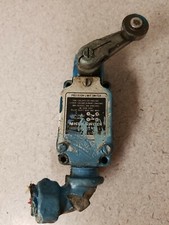 MIKROPRZEŁĄCZNIK PRECYZYJNY WYŁĄCZNIK KRAŃCOWY z GŁOWICĄ OPERATORA (A-3-15)