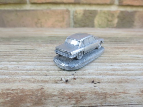 Vintage NIB Autosculpt Pewter Triumph 2000 Saloon Car and Base with Box - Picture 9 of 11