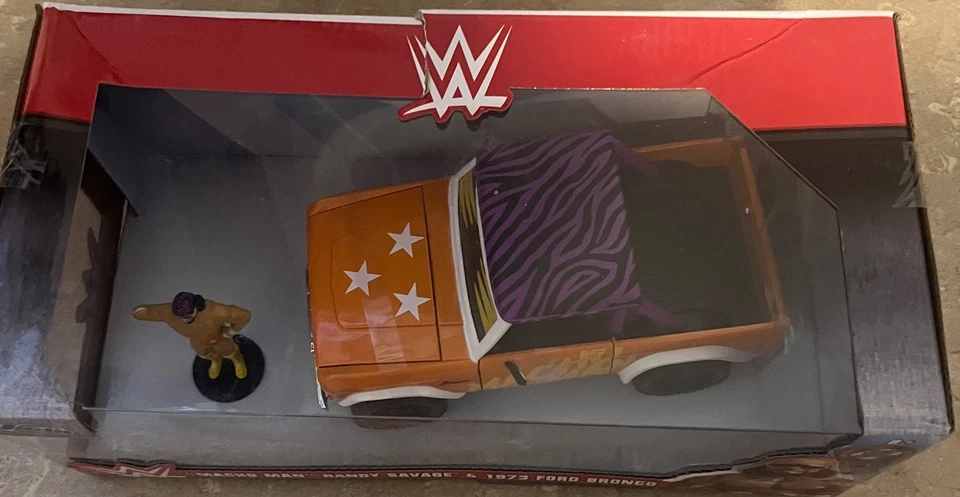 Jada 1:24 Hollywood Rides WWE "Macho Man" Randy Savage & 1973 Ford Bronco - Image 2 of 4