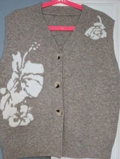 Buttoned floral design sweater from The Unbranded Brand: MEDIUM: Light Beige