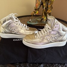 CHANEL CC Calfskin High Top Trainer Sneaker Sz 38 White G45080