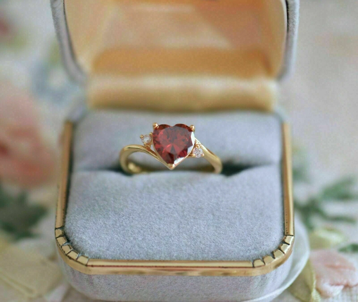 Heart shaped deals garnet ring gold