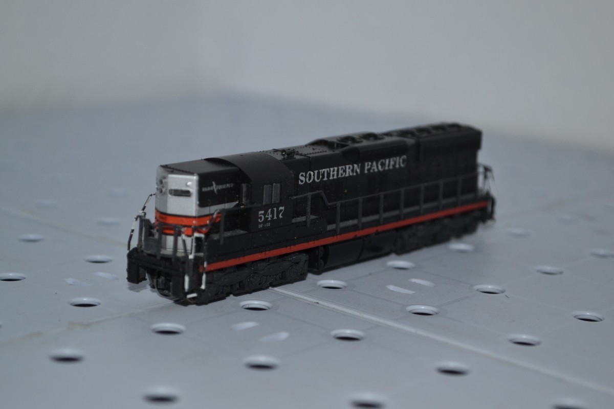 N Kato Atlas Southern Pacific 'Black Widow' SD9 #5417 | eBay