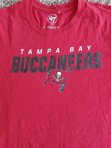 Camisa roja Tampa Bay Buccaneers '47 marca manga corta para hombre talla grande - Imagen 3 de 4