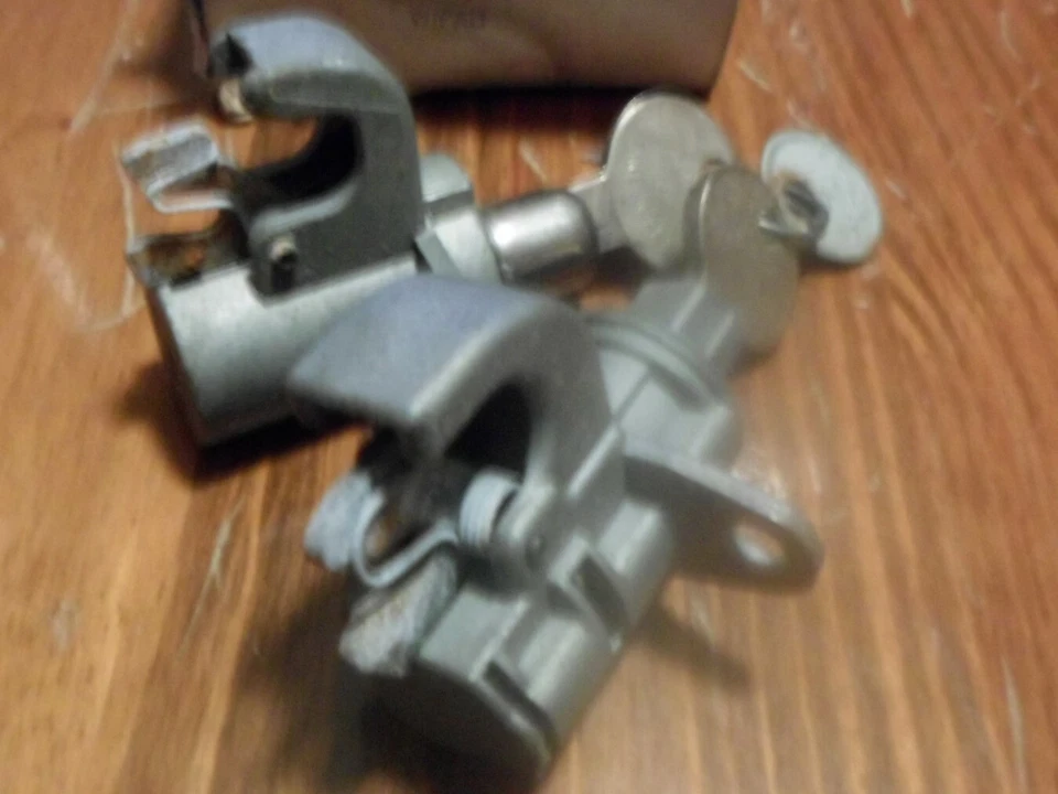 Nuevo de Lote Antiguo Ford D8DZ6243507C Juego de Cerraduras de Maletero y Guantera con Llaves 78 1978 Ford Granada Foto 2 de 4