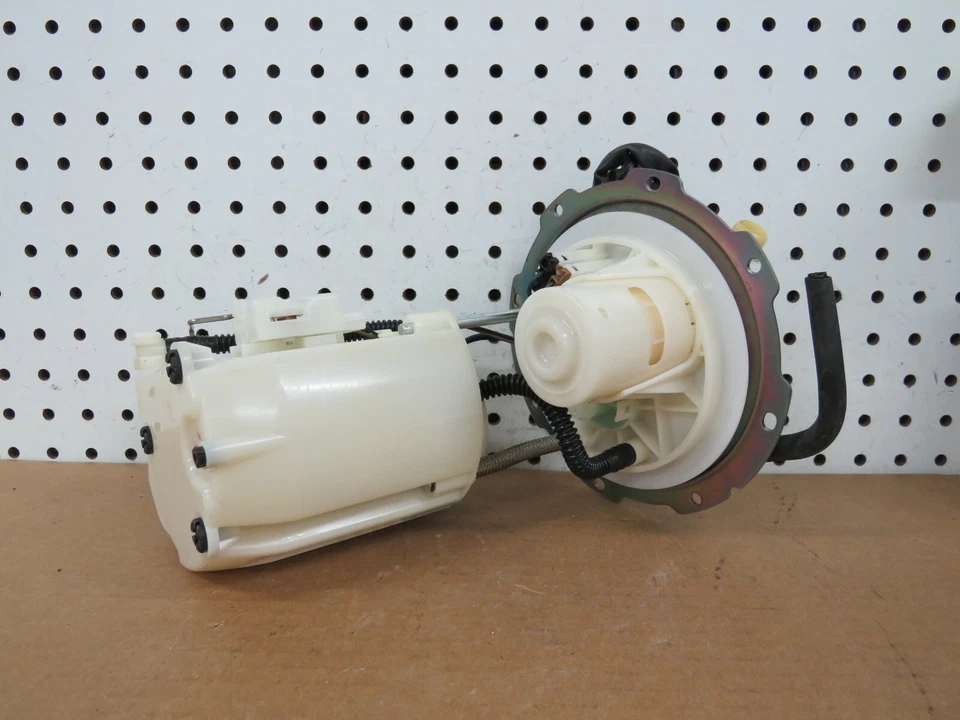 Hyundai Accent 2012 bomba de combustible electrónica OEM Foto 3 de 3